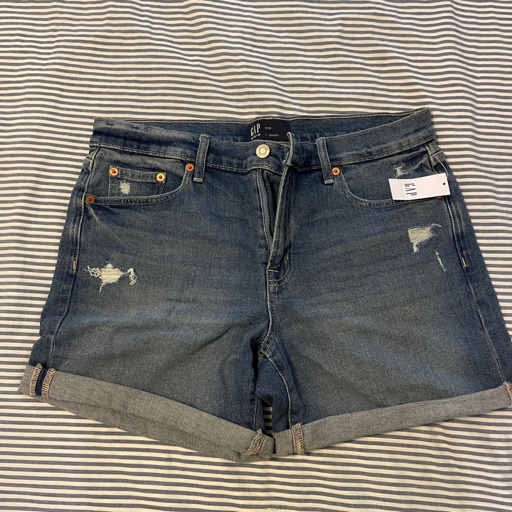 New never worn women’s Gap denim shorts